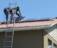 Gobierno abre postulaciones para que familias tengan paneles solares